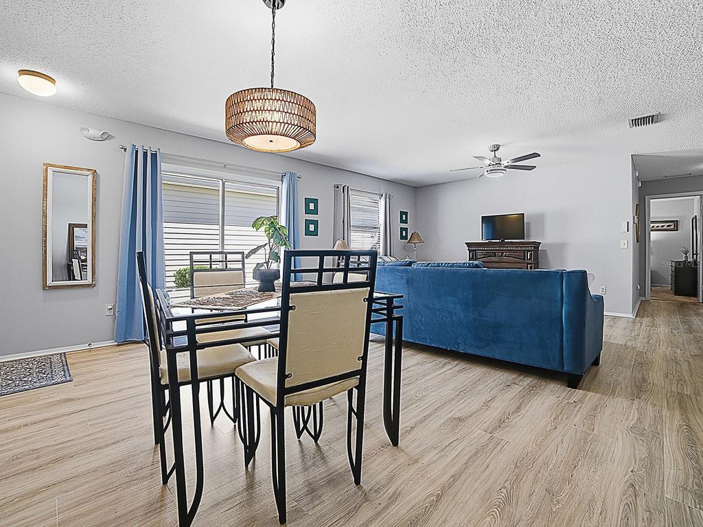 Image 10 of property listing at 17385 SE 78TH DRAUGHTON COURT, The Villages, FL 32162