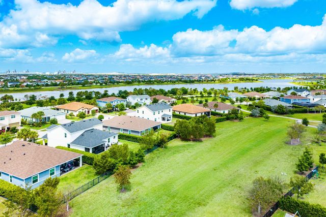 19323 Broad Shore Walk, Loxahatchee, FL 33470