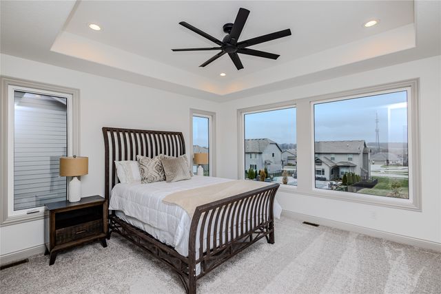 1207 S 92nd Street, West Des Moines, IA 50266