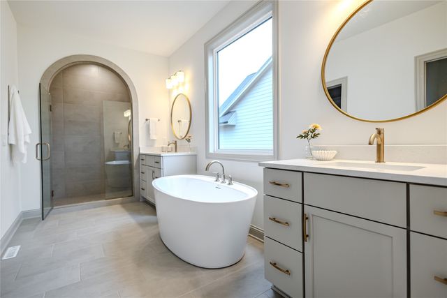 1207 S 92nd Street, West Des Moines, IA 50266