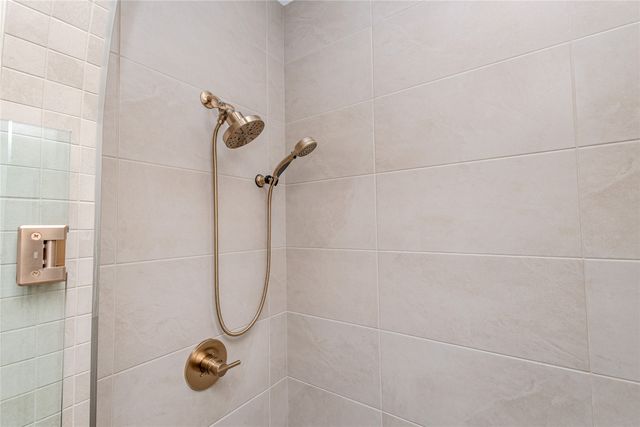 1207 S 92nd Street, West Des Moines, IA 50266