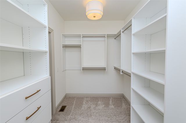 1207 S 92nd Street, West Des Moines, IA 50266