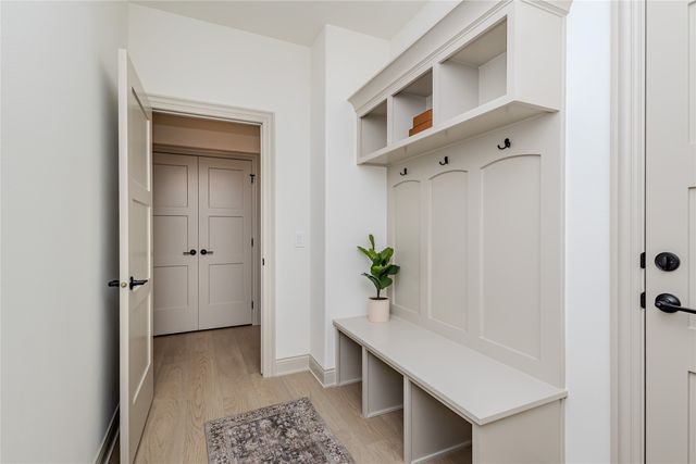 1207 S 92nd Street, West Des Moines, IA 50266