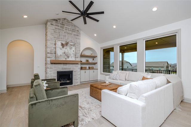 1207 S 92nd Street, West Des Moines, IA 50266