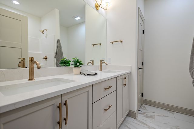 1207 S 92nd Street, West Des Moines, IA 50266