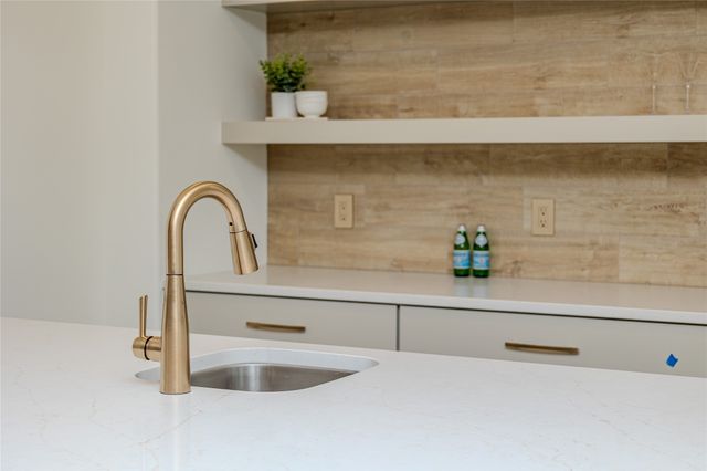 1207 S 92nd Street, West Des Moines, IA 50266