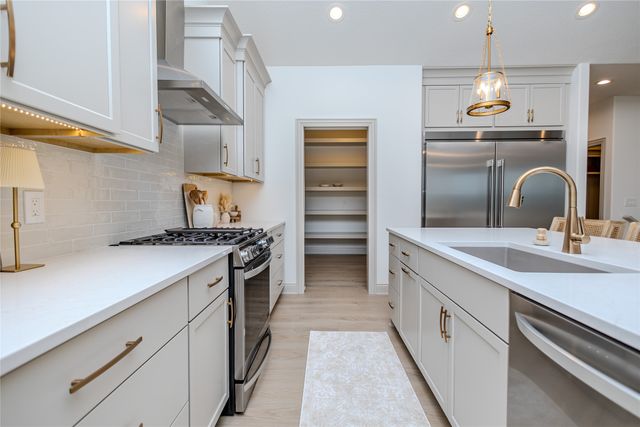 1207 S 92nd Street, West Des Moines, IA 50266