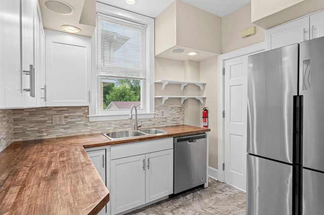 228 Victoria Street N, Saint Paul, MN 55104