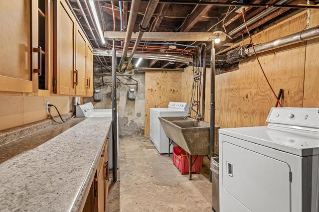 228 Victoria Street N, Saint Paul, MN 55104