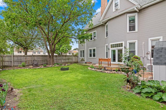 228 Victoria Street N, Saint Paul, MN 55104