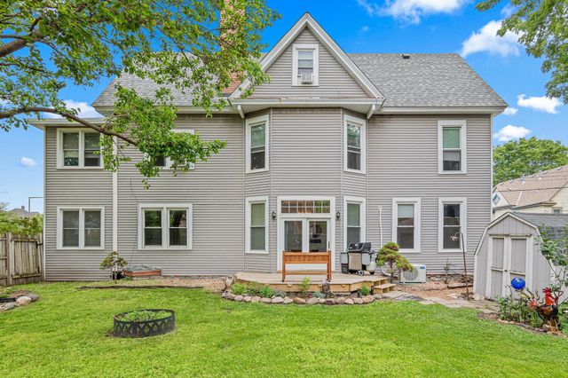 228 Victoria Street N, Saint Paul, MN 55104