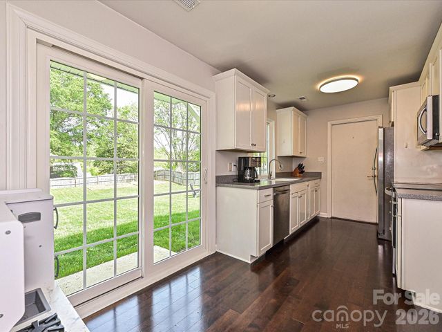 1616 English Knoll Drive, Matthews, NC 28105