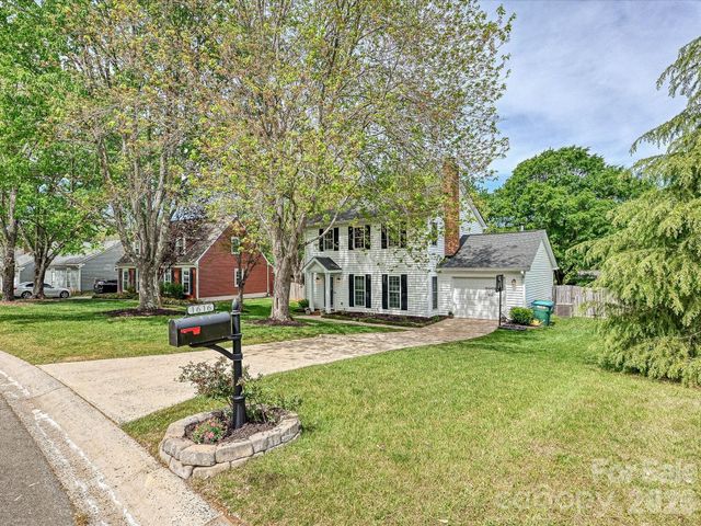 1616 English Knoll Drive, Matthews, NC 28105