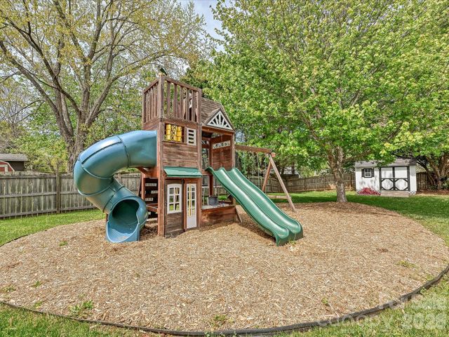 1616 English Knoll Drive, Matthews, NC 28105