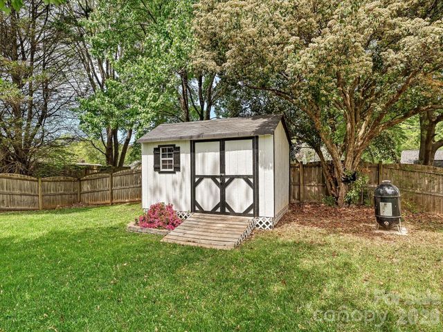 1616 English Knoll Drive, Matthews, NC 28105