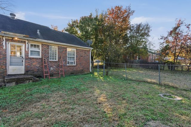 5562 Knob Rd, Nashville, TN 37209