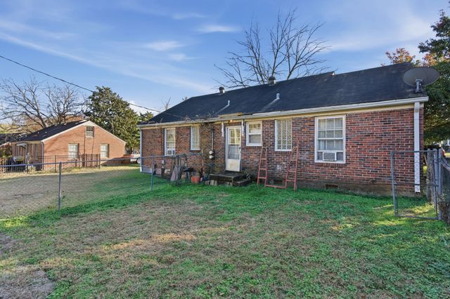 5562 Knob Rd, Nashville, TN 37209