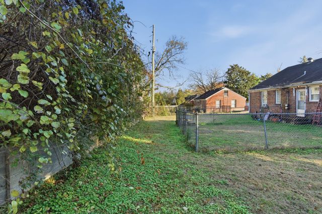 5562 Knob Rd, Nashville, TN 37209