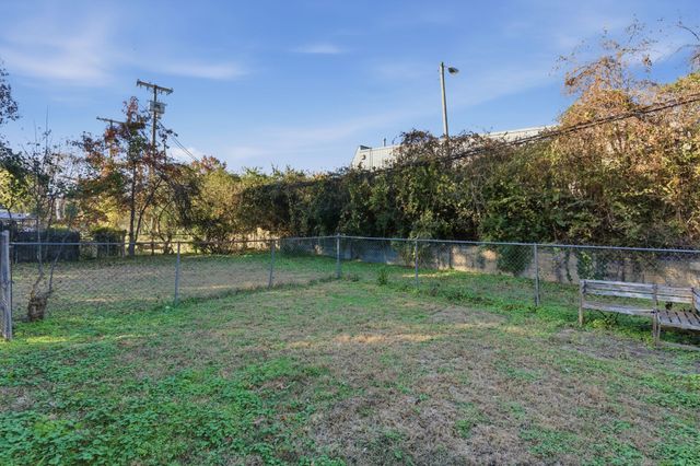 5562 Knob Rd, Nashville, TN 37209