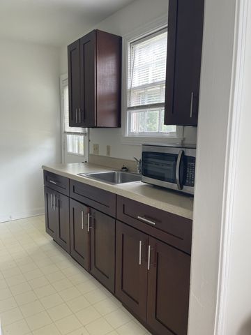 5562 Knob Rd, Nashville, TN 37209