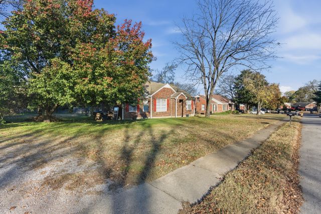 5562 Knob Rd, Nashville, TN 37209