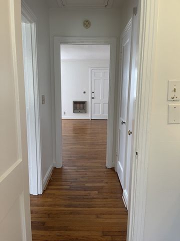 5562 Knob Rd, Nashville, TN 37209