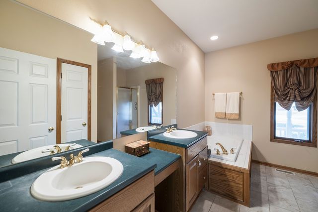 413 NE 17th Street, Ankeny, IA 50021