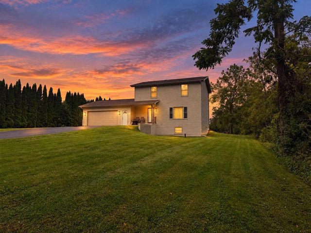 W6860 Wood AVENUE, Delavan, WI 53115