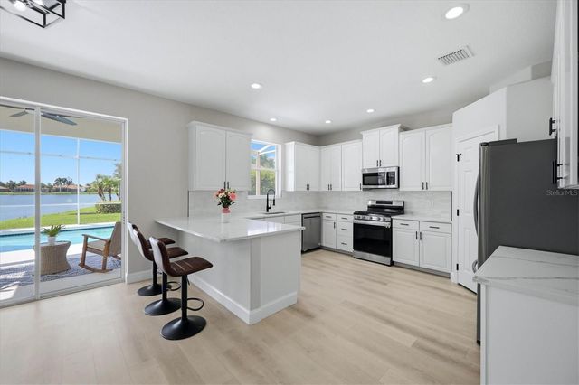 6904 74TH STREET CIRCLE E, Bradenton, FL 34203