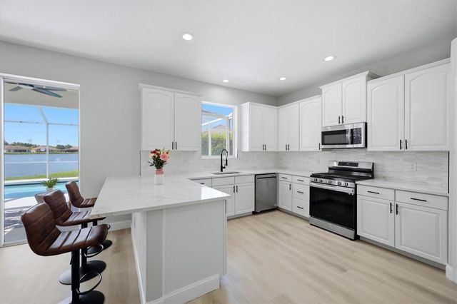 6904 74TH STREET CIRCLE E, Bradenton, FL 34203