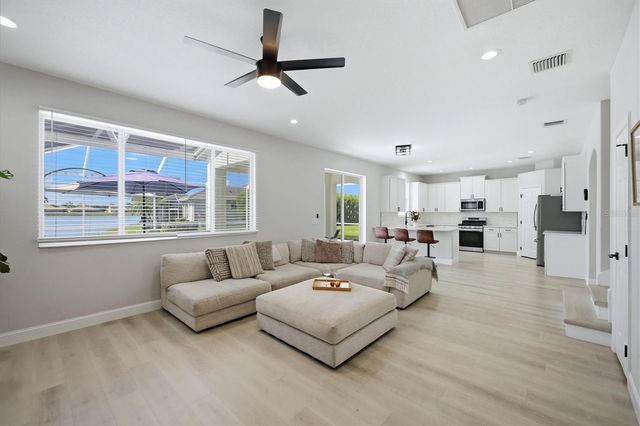 6904 74TH STREET CIRCLE E, Bradenton, FL 34203