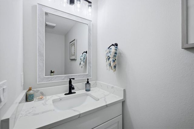 6904 74TH STREET CIRCLE E, Bradenton, FL 34203