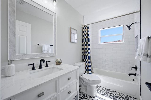 6904 74TH STREET CIRCLE E, Bradenton, FL 34203