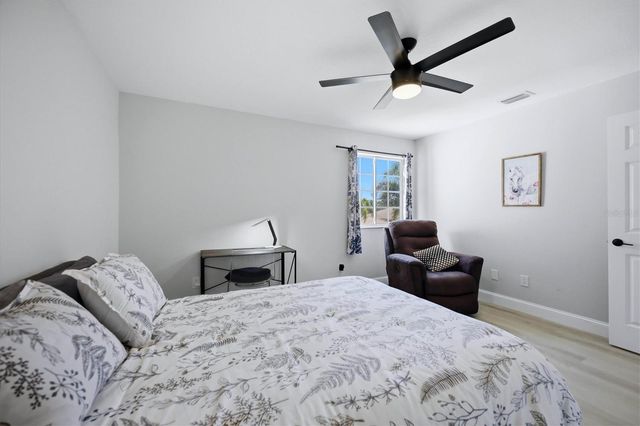 6904 74TH STREET CIRCLE E, Bradenton, FL 34203