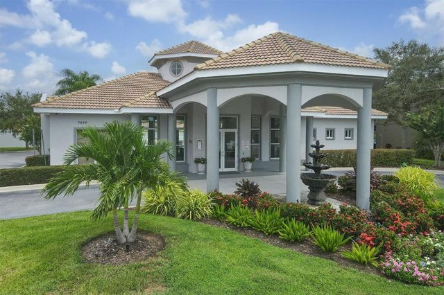 6904 74TH STREET CIRCLE E, Bradenton, FL 34203