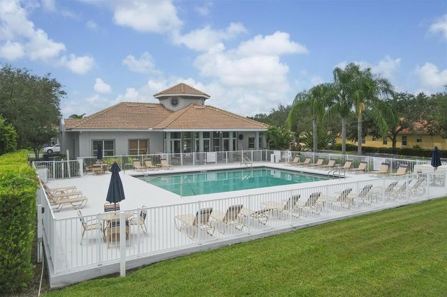 6904 74TH STREET CIRCLE E, Bradenton, FL 34203