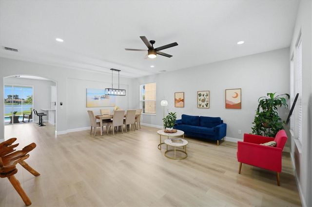 6904 74TH STREET CIRCLE E, Bradenton, FL 34203