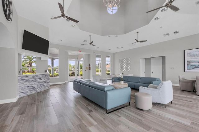 6904 74TH STREET CIRCLE E, Bradenton, FL 34203