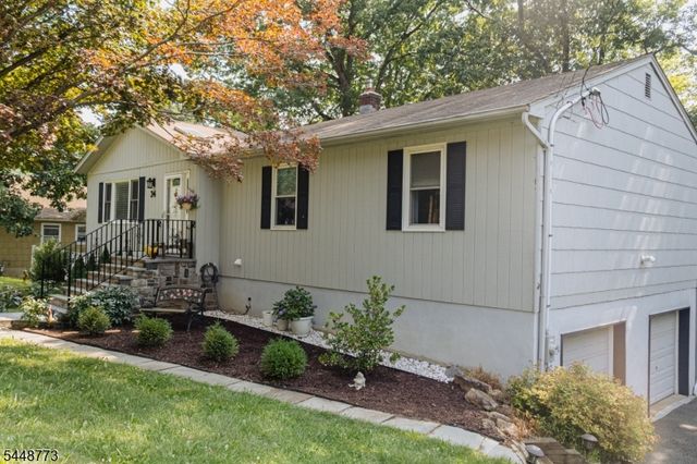 34 Crestwood Rd, Rockaway Boro, NJ 07866