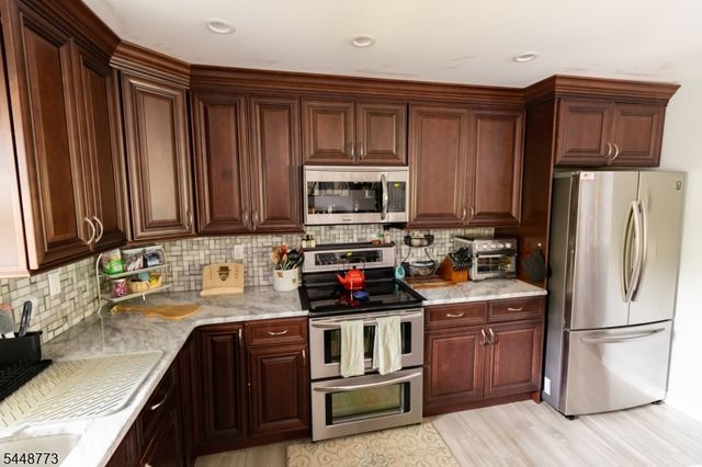 34 Crestwood Rd, Rockaway Boro, NJ 07866