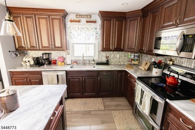 34 Crestwood Rd, Rockaway Boro, NJ 07866
