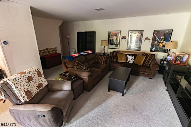 34 Crestwood Rd, Rockaway Boro, NJ 07866