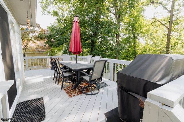 34 Crestwood Rd, Rockaway Boro, NJ 07866