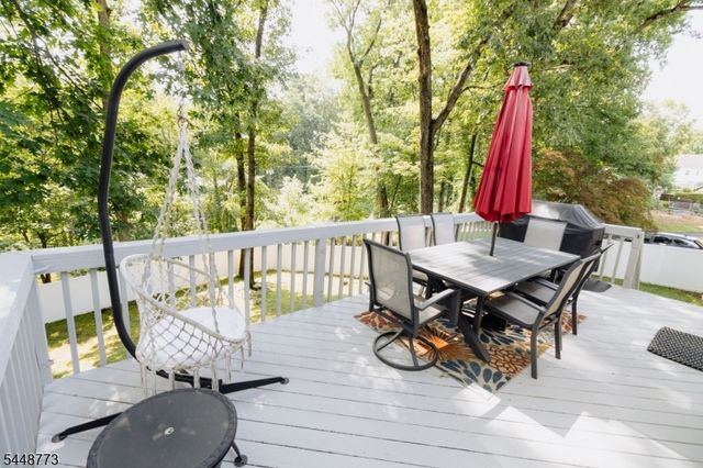 34 Crestwood Rd, Rockaway Boro, NJ 07866