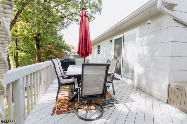 34 Crestwood Rd, Rockaway Boro, NJ 07866