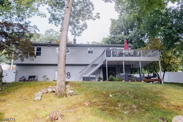 34 Crestwood Rd, Rockaway Boro, NJ 07866
