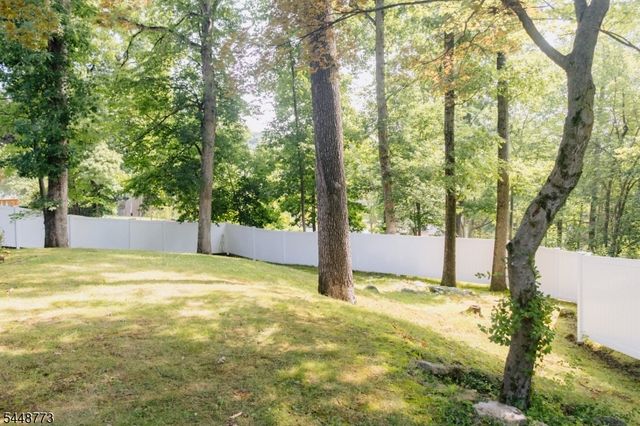34 Crestwood Rd, Rockaway Boro, NJ 07866