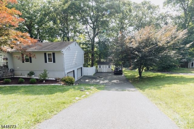 34 Crestwood Rd, Rockaway Boro, NJ 07866