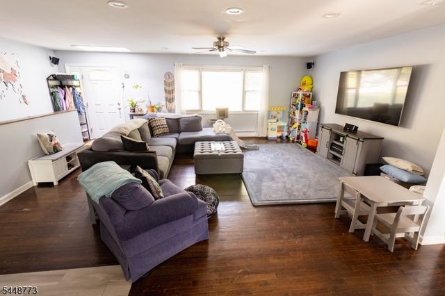 34 Crestwood Rd, Rockaway Boro, NJ 07866