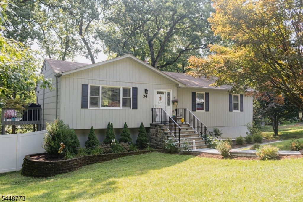 34 Crestwood Rd, Rockaway Boro, NJ 07866